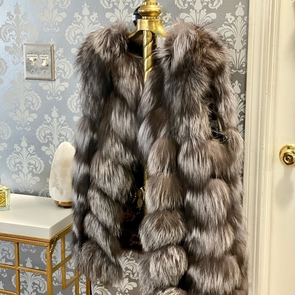New Real Fox Fur Vest with Pockets! - Picture 12 of 12